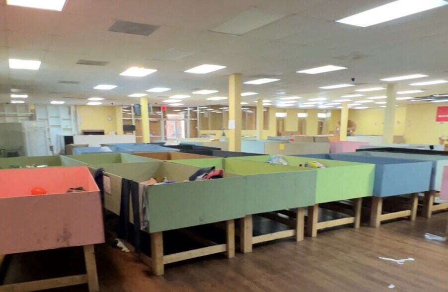 More Photos Of 3110-3160 Saturn Rd, Garland Unknown For Lease