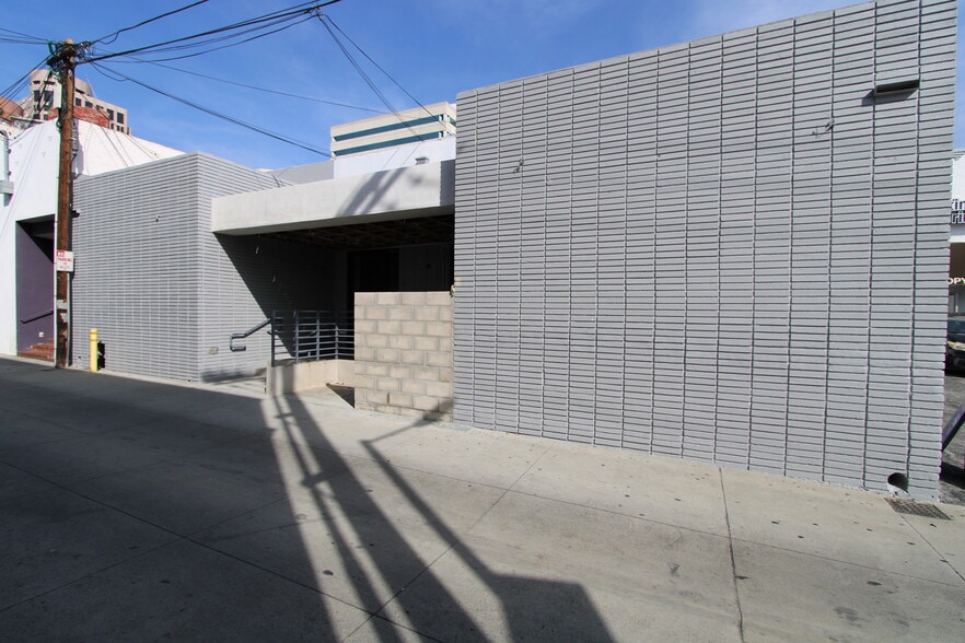 More Photos Of 325-327 N Brand Blvd, Glendale Storefront For Lease