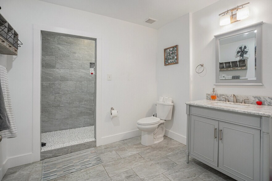 More Photos Of 6933 Olson Ln, Pasadena Service For Sale