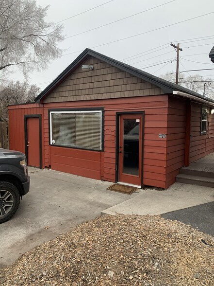 Primary Photo Of 1427 SW Highland Ave, Redmond Office For Lease