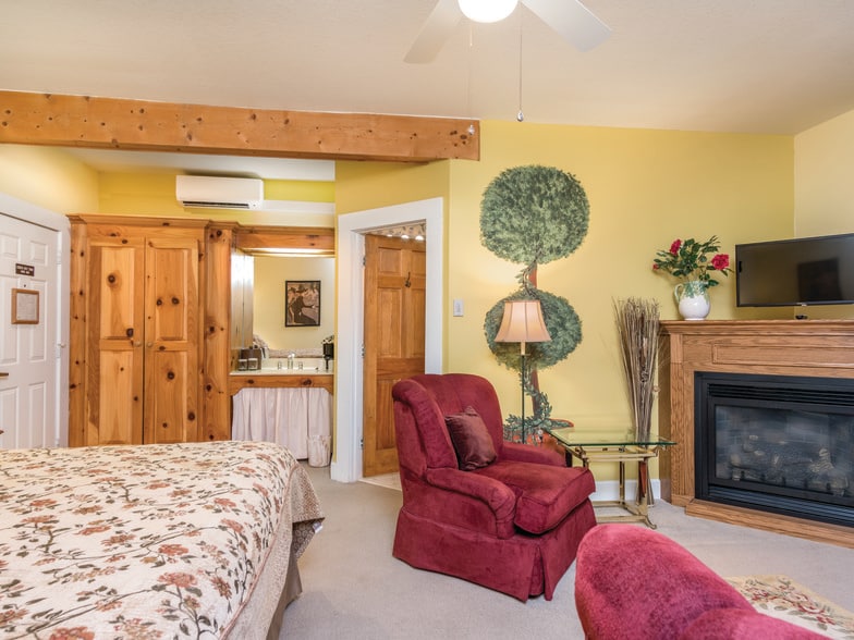 More Photos Of 86 Lily Pad Ln, Flat Rock Hotel For Sale