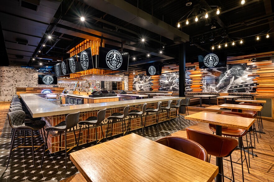 More Photos Of 1942-1946 Market St, Denver Bar For Sale