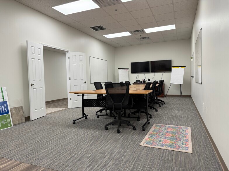 More Photos Of 210 E Lukken Industrial Dr, Lagrange Manufacturing For Lease