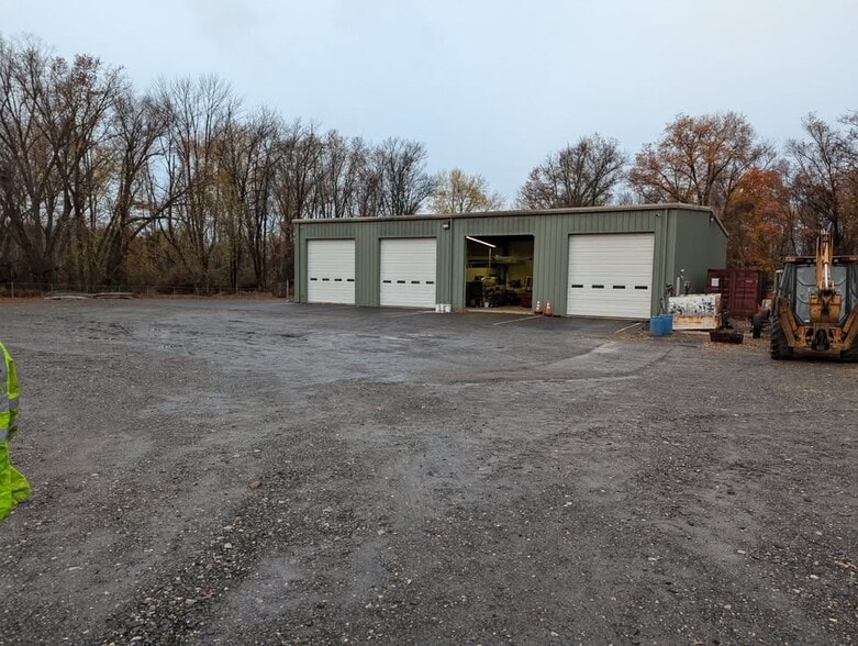 Primary Photo Of 2407 Burlington Ave, Delanco Light Distribution For Lease