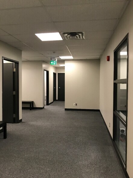 More Photos Of 105 Schneider Rd, Ottawa Flex For Sale