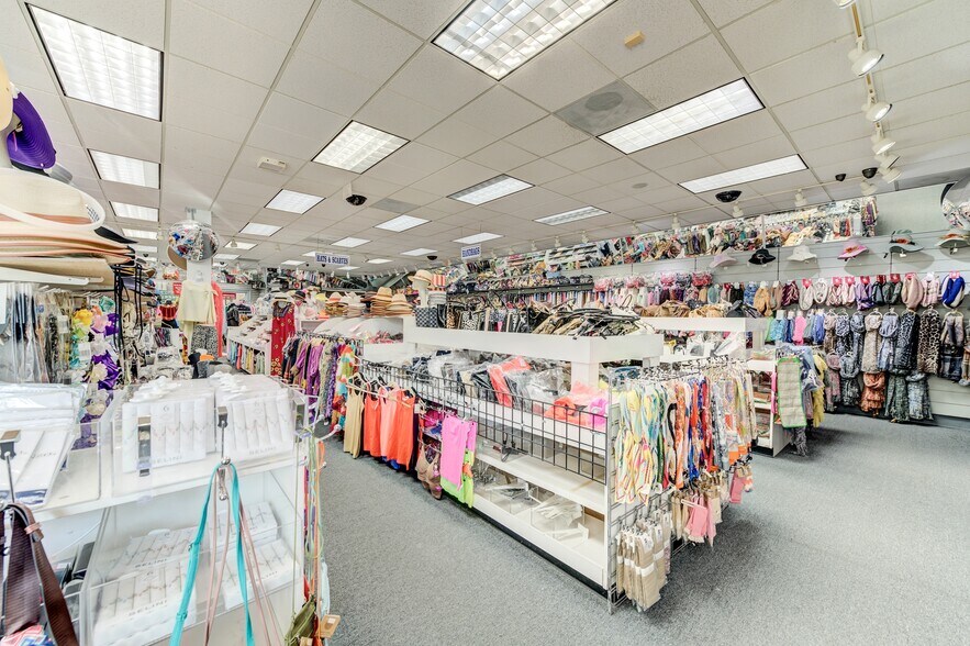 More Photos Of 9345 Olive Blvd, Saint Louis General Retail For Sale