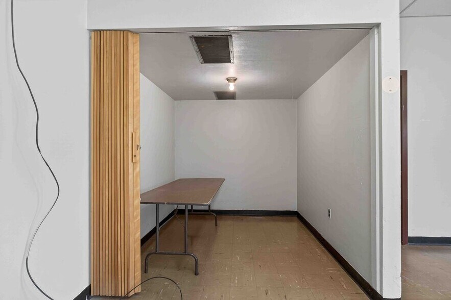 More Photos Of 301 E Main St, Knoxville Office For Lease