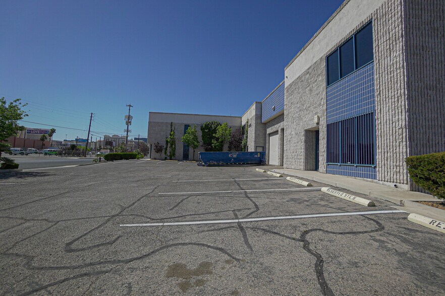 More Photos Of 3375 Aldebaran Ave, Las Vegas Warehouse For Lease