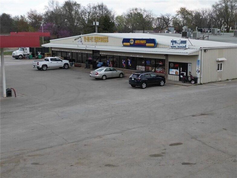 More Photos Of 1190 S Highway 59, Decatur General Retail For Sale