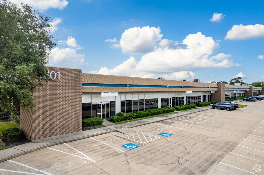 Primary Photo Of 7801 N Shepherd Dr, Houston Warehouse For Lease