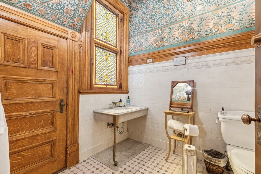 More Photos Of 1057 Steiner St, San Francisco Hospitality For Sale