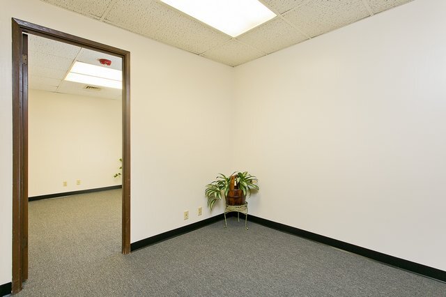 More Photos Of 438-444 Hobron Ln, Honolulu Office For Sale