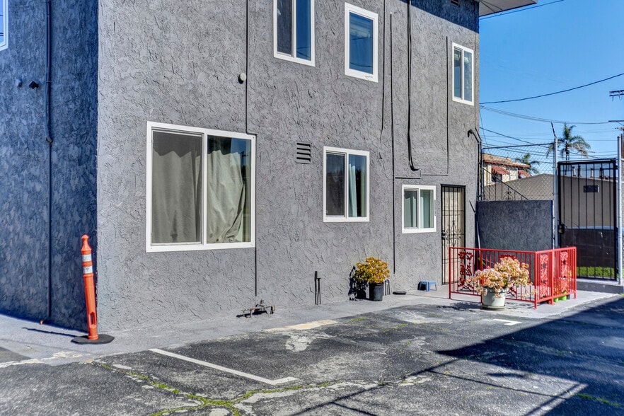 More Photos Of 7051-7053 3rd Ave, Los Angeles Storefront Retail Residential For Sale