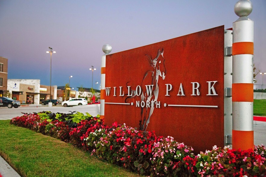 More Photos Of 210-337 Shops Blvd, Willow Park General Retail For Lease