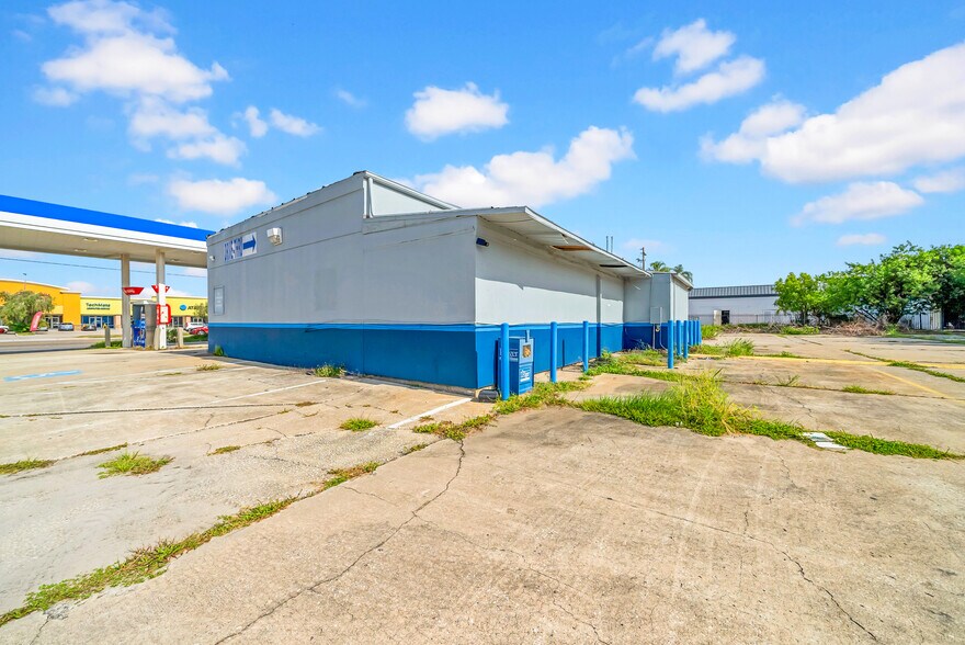 More Photos Of 1200 3rd St SW, Winter Haven Freestanding For Sale