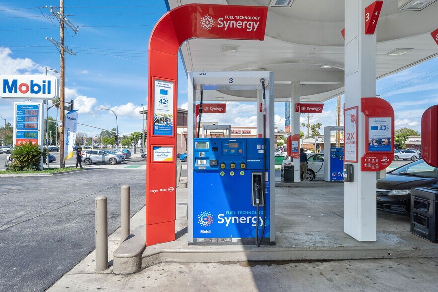 More Photos Of 5560 Van Nuys Blvd, Sherman Oaks Service Station For Sale