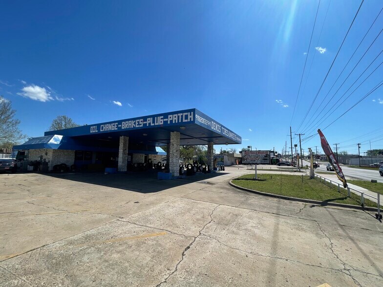 More Photos Of 621 S Sheridan Rd, Tulsa Service Station For Sale