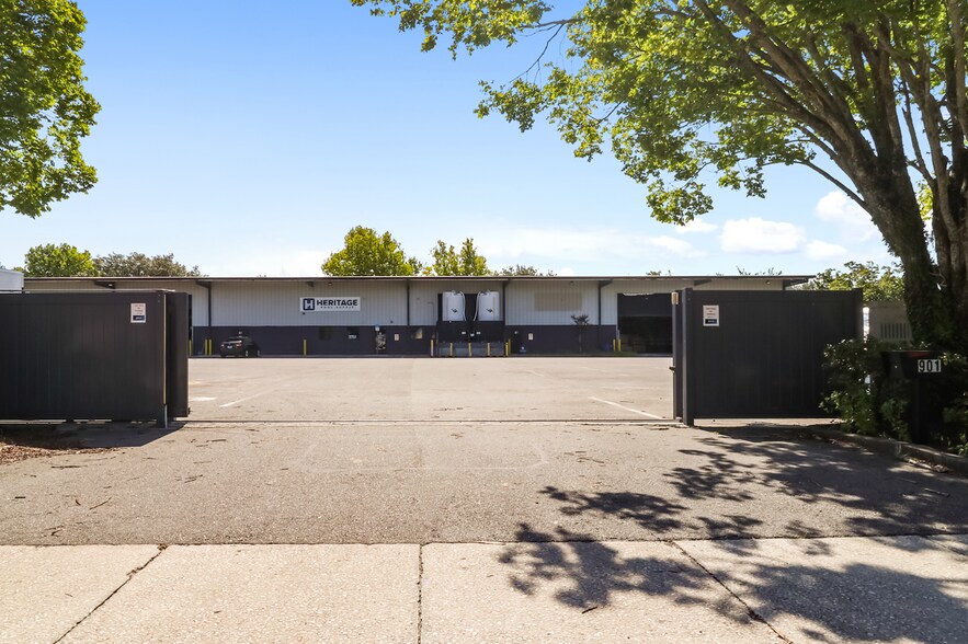 More Photos Of 901 Armstrong Blvd, Kissimmee Warehouse For Sale