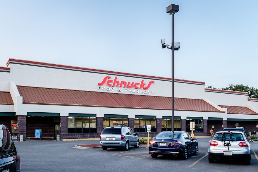 More Photos Of 1861-1927 E Sangamon Ave, Springfield General Retail For Sale