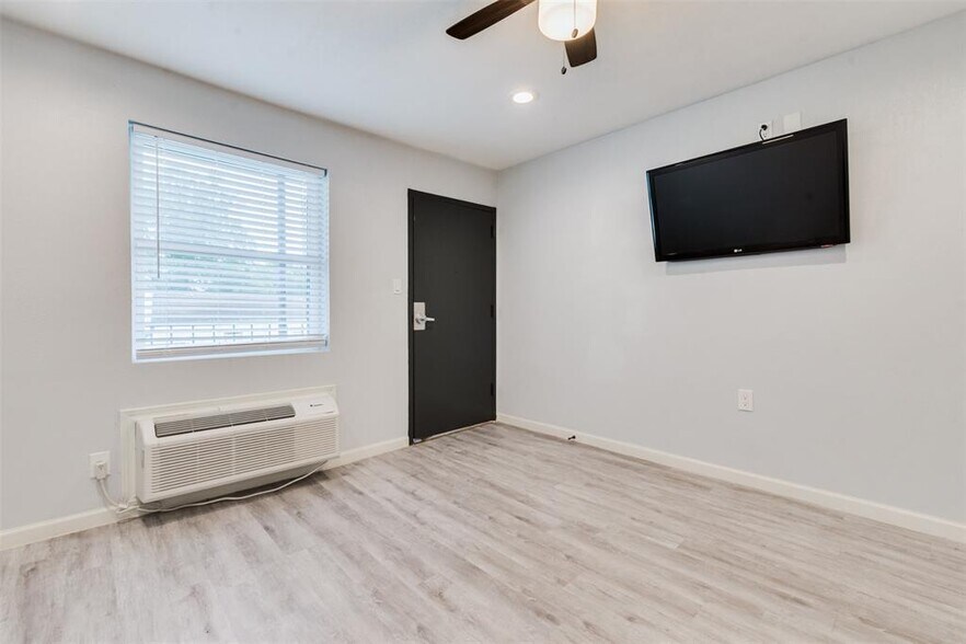 2617 Napoleon St, Houston, TX 77004 Apartments For Sale