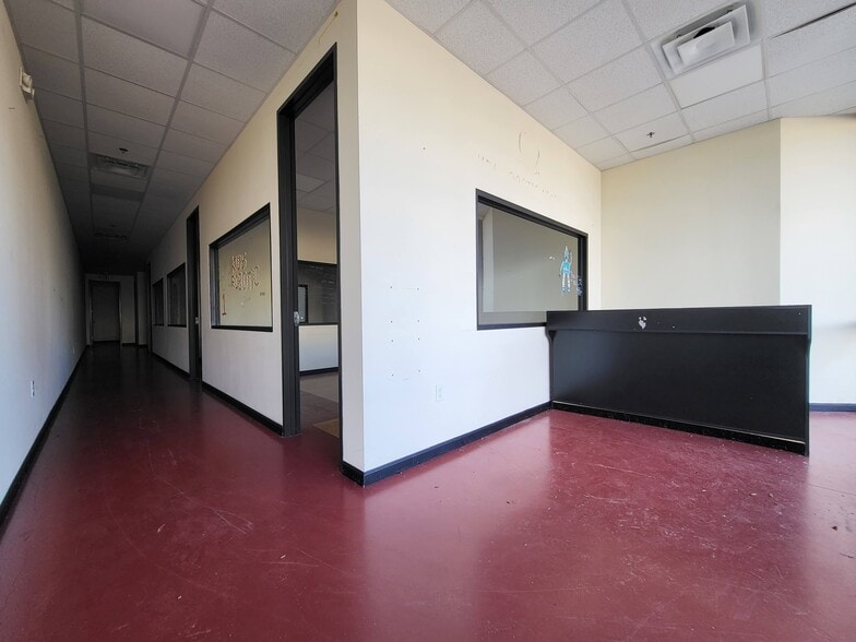 More Photos Of 4821 Lj Pky, Sugar Land Storefront For Lease