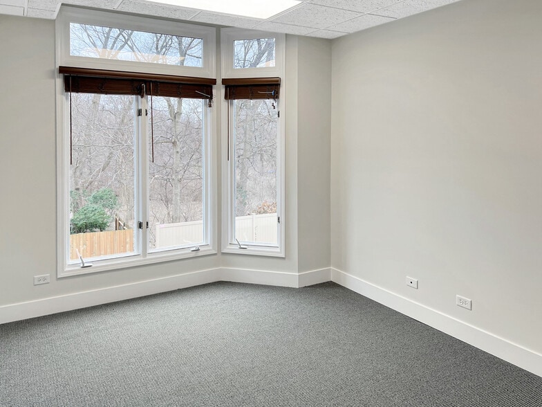 More Photos Of 610 W Roosevelt Rd, Wheaton Medical For Lease