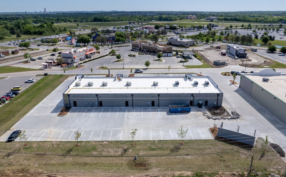 More Photos Of 12190 S Waco Ave, Glenpool General Retail For Lease