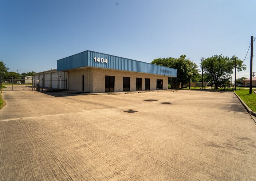 More Photos Of 1404 E Rio Grande St, Victoria Warehouse For Sale