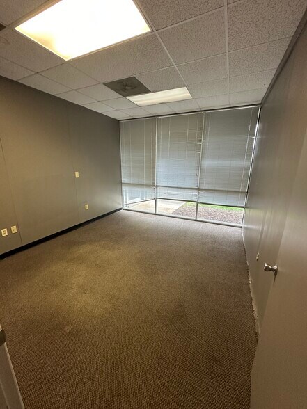 More Photos Of 2579 Eric Ln, Burlington Flex For Lease