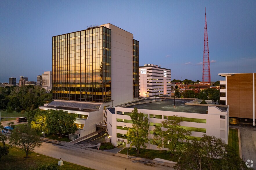 More Photos Of 3100 Broadway St, Kansas City Office For Sale