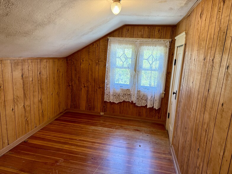 More Photos Of 16 Elk Mountain Rd, Asheville Office For Lease