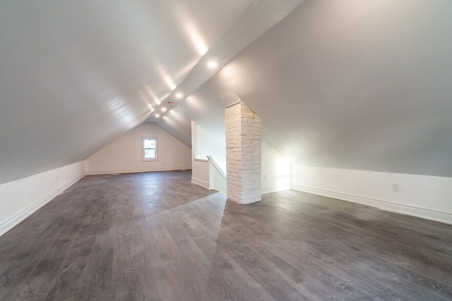 More Photos Of 910 Burlington St E, Hamilton Apartments For Sale