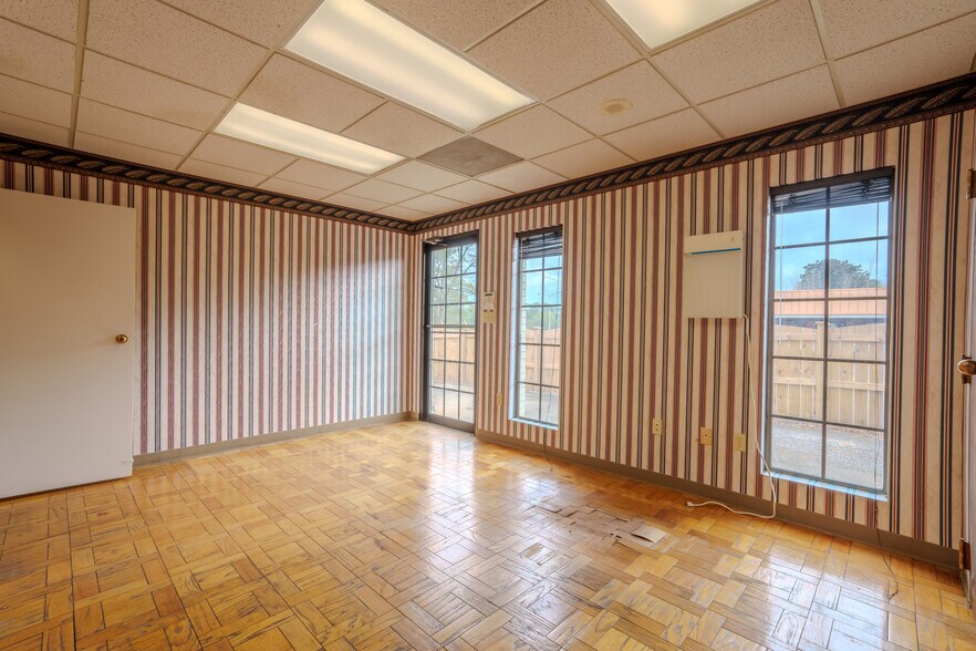 More Photos Of 208 Marengo St, Florence Healthcare For Lease