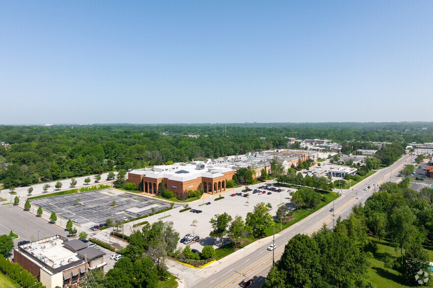 More Photos Of 97 Plaza Frontenac, Saint Louis Unknown For Lease