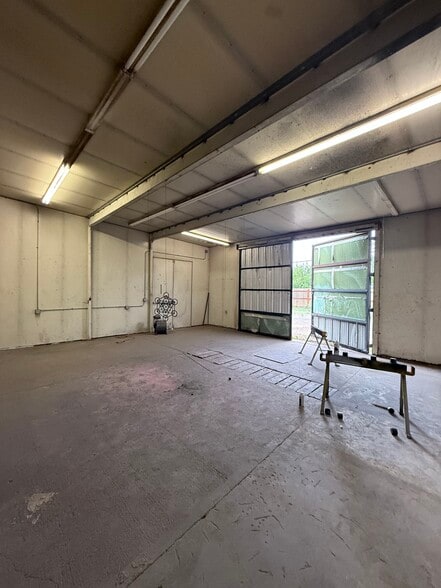 More Photos Of 440 Charmony Frontage Rd, Sterling Warehouse For Lease