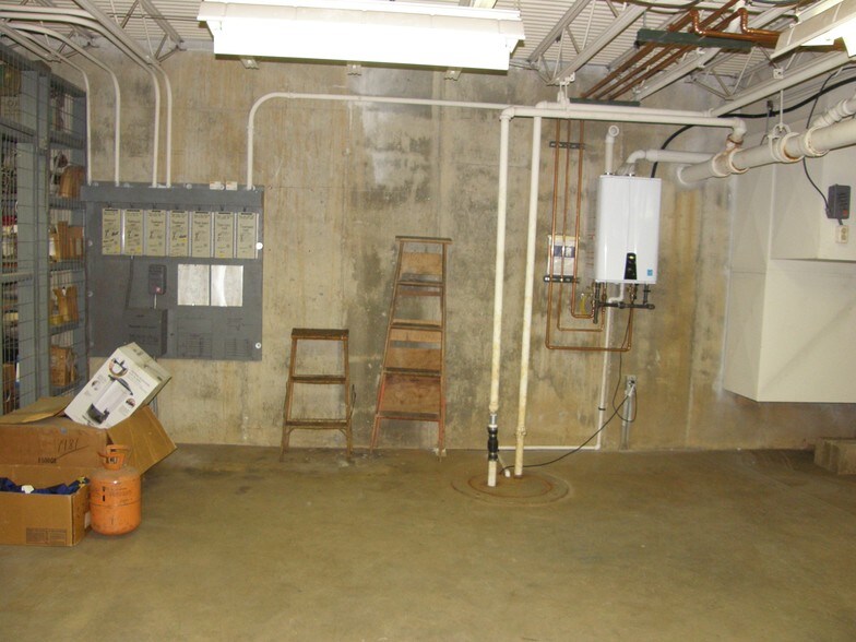 More Photos Of 2112 Industrial Dr, Niles Manufacturing For Sale