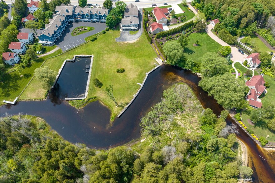 More Photos Of 4084 Main St, Fish Creek Freestanding For Sale