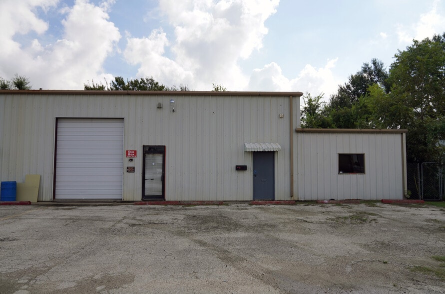 More Photos Of 2201 Catalina Dr, Pasadena Warehouse For Lease