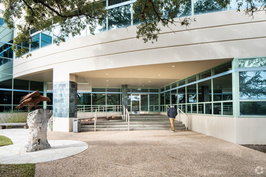 More Photos Of 9020 N Capital of Texas Hwy, Austin Unknown For Lease