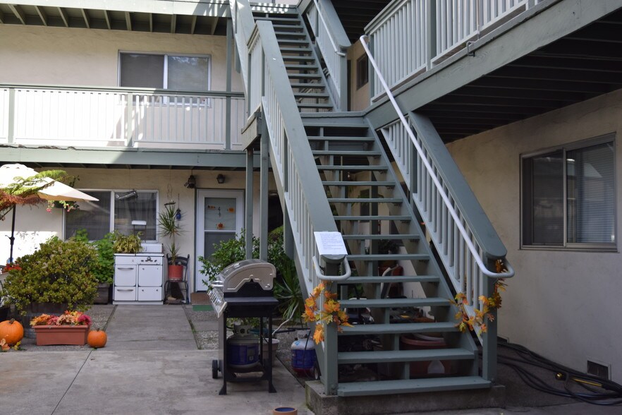 More Photos Of 206 Caledonia St, Sausalito Apartments For Sale