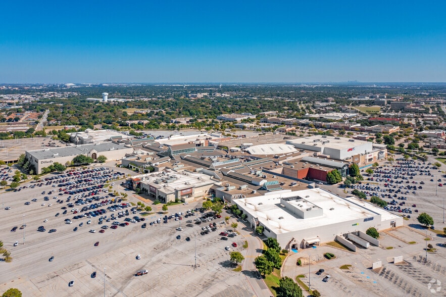 More Photos Of 3811-3891 S Cooper St, Arlington Unknown For Lease