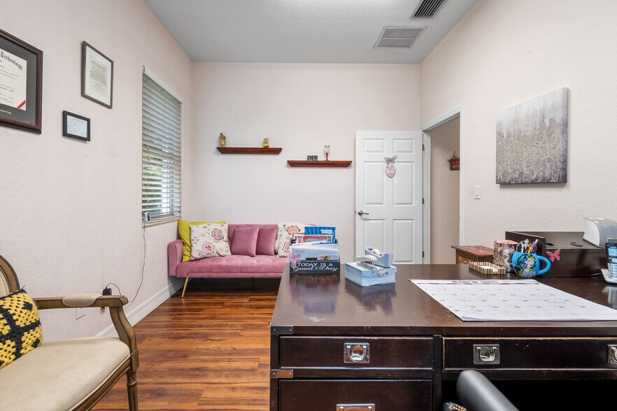 More Photos Of 934 Cypress Village Blvd, Sun City Center Office For Sale
