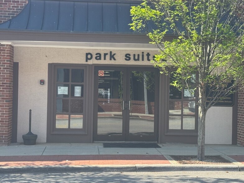 More Photos Of 115-125 E Park St, Olathe Office For Sale