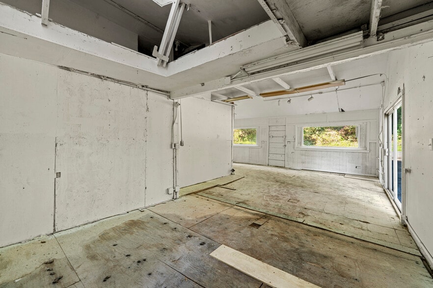 More Photos Of 10991 River Rd, Forestville Flex For Sale