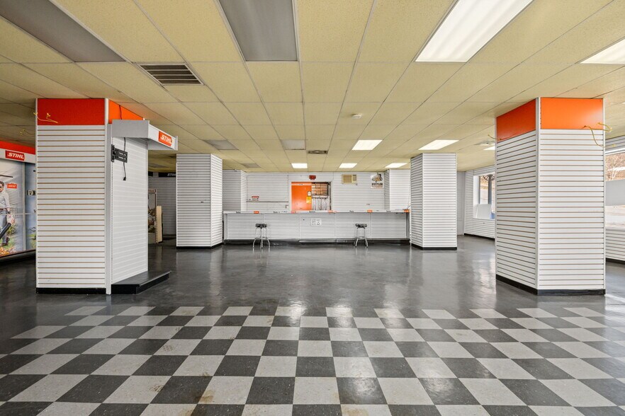 More Photos Of 476 N Main St, Clinton General Retail For Sale