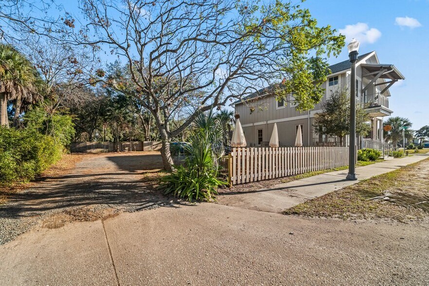 More Photos Of 4607 Ocean, Jacksonville Storefront Retail Residential For Sale