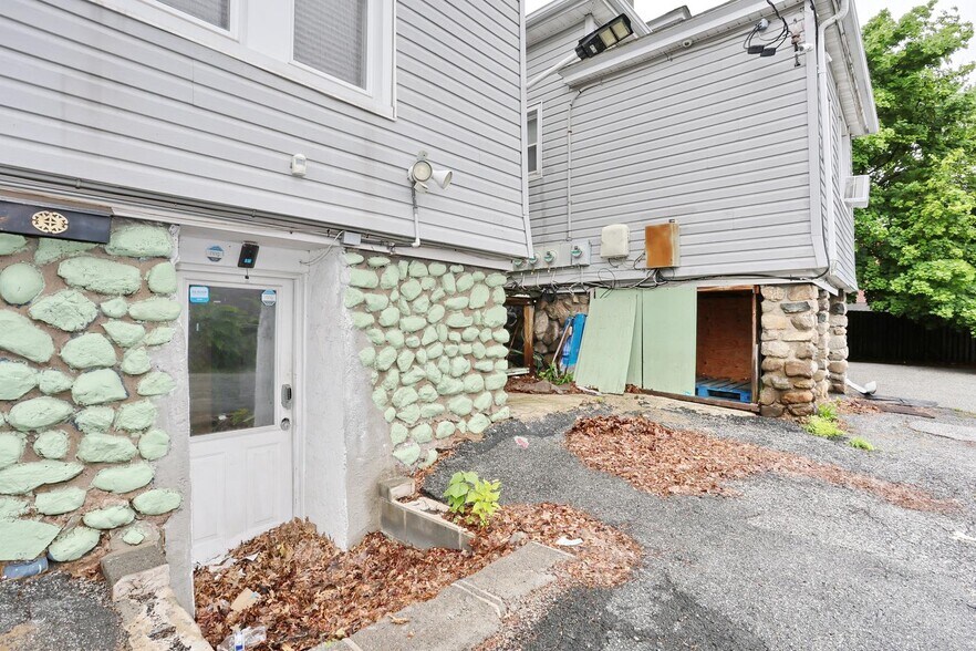 More Photos Of 22 S Madison Ave, Spring Valley Office For Sale