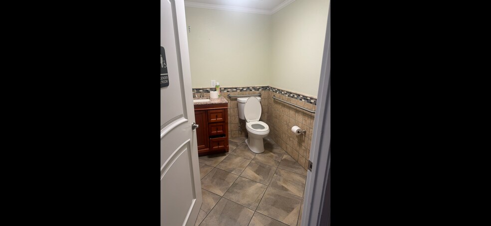 More Photos Of 8939 La Mesa Blvd, La Mesa Medical For Lease