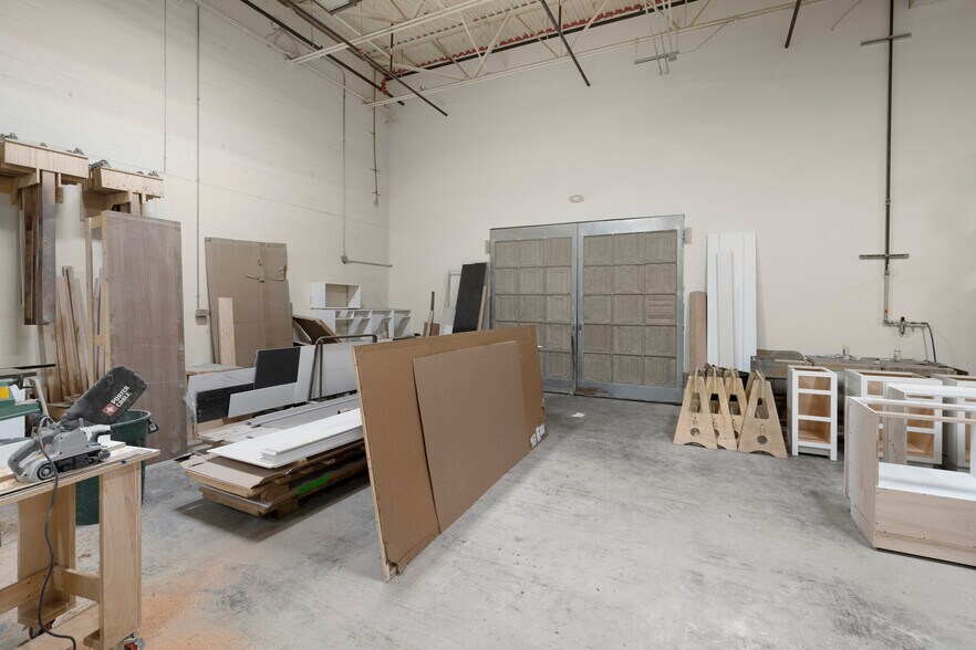 More Photos Of 10 Mile Hill Rd, Newtown Warehouse For Lease