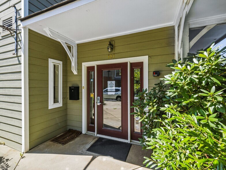 More Photos Of 64 Clingman Ave, Asheville Office For Sale